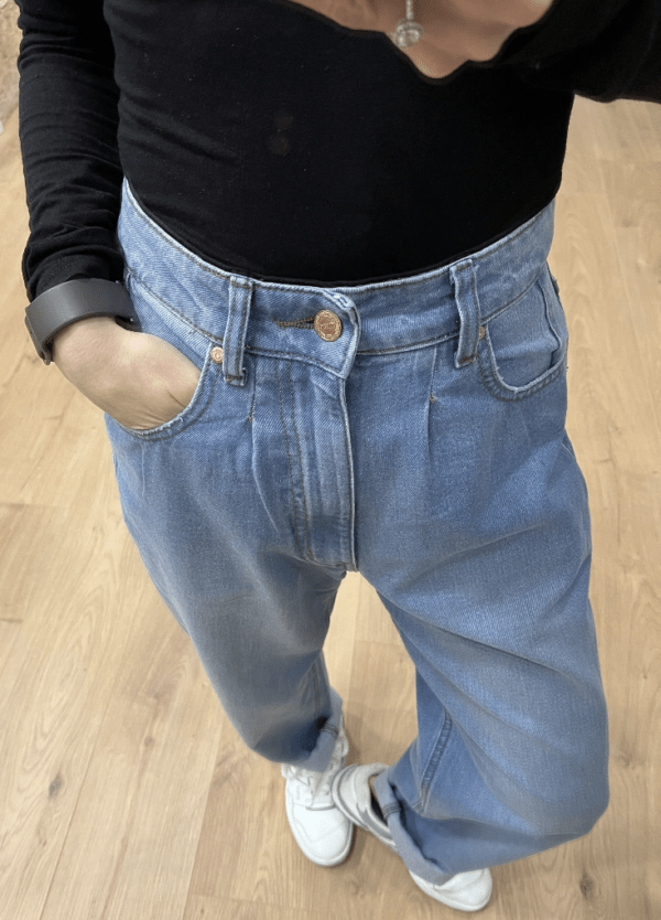 Jeans carrot fit NOHA denim clair – Image 3