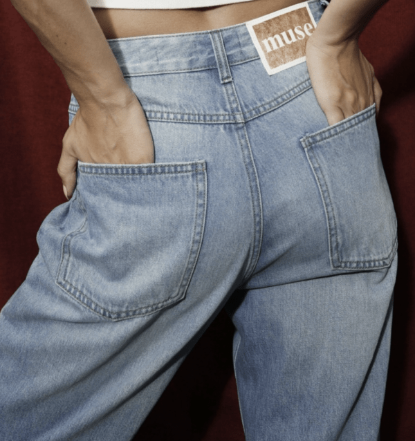 Jeans carrot fit NOHA denim clair – Image 4
