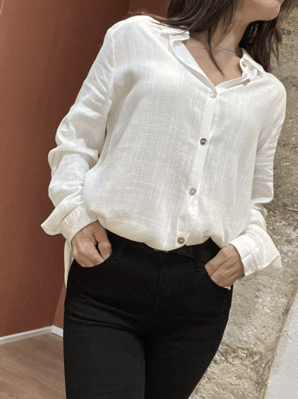 Chemise ajustée en lin – ANA – Blanche – Élégance intemporelle – Image 3