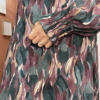 Robe longue à motifs JACKIE verte et mauve - Taille Unique – Image 3