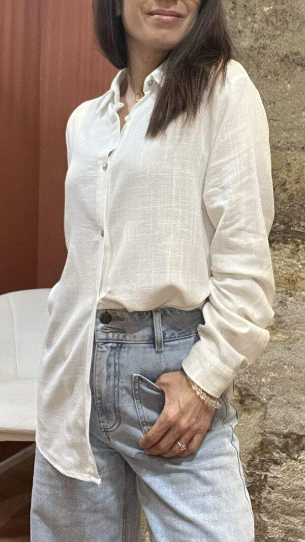 Chemise ajustée en lin – ANA – Blanche – Élégance intemporelle – Image 8