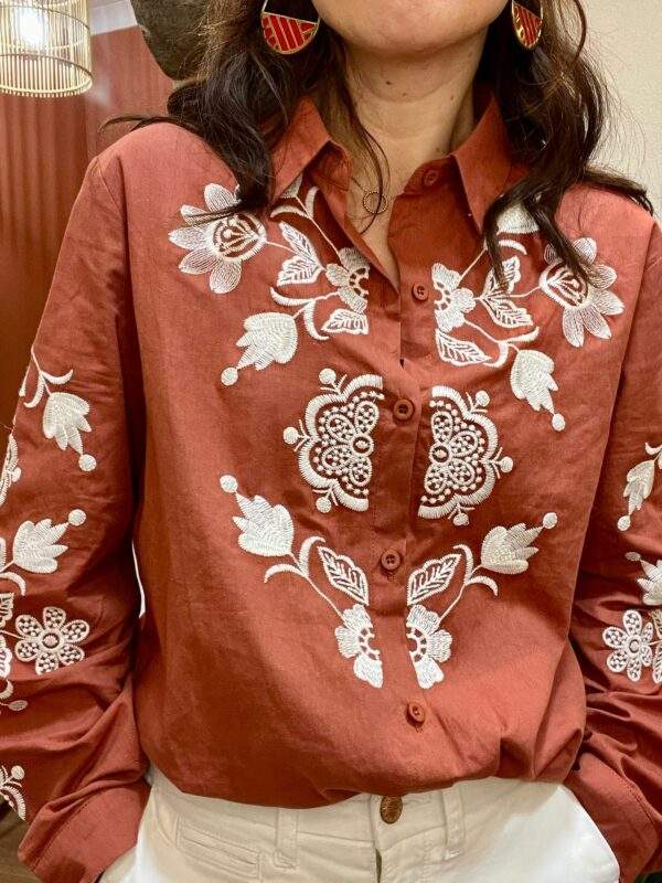 Chemise brodée en coton SARAH terracotta – Image 3