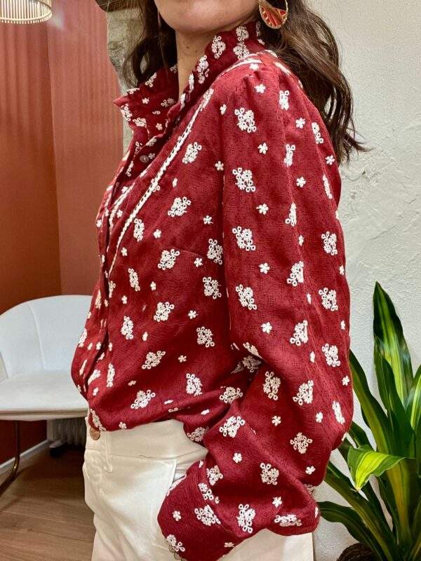Chemise en coton brodé avec détails en dentelle MOLLIE rouge – Image 4