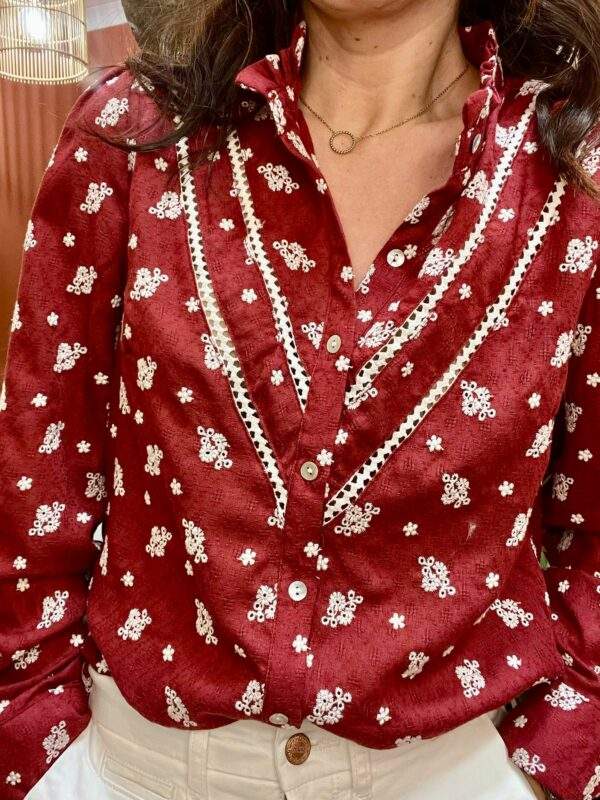 Chemise en coton brodé avec détails en dentelle MOLLIE rouge