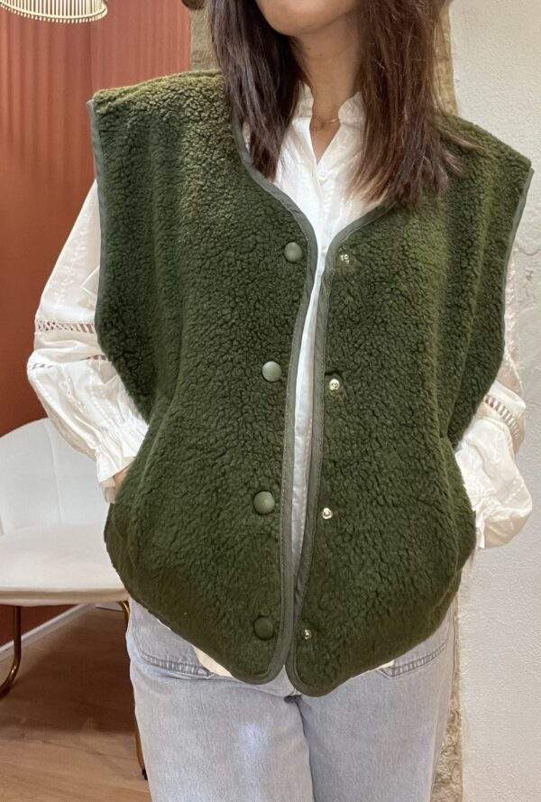 Gilet sans manches en mouton bouclette ALI kaki – Image 4