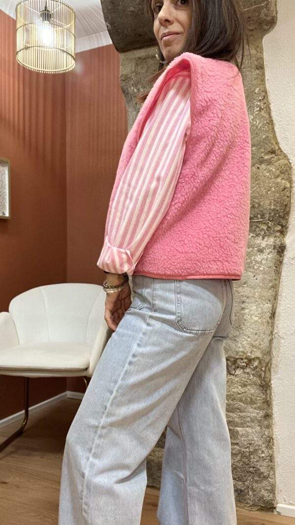 Gilet sans manches en mouton bouclette ALI rose – Image 2