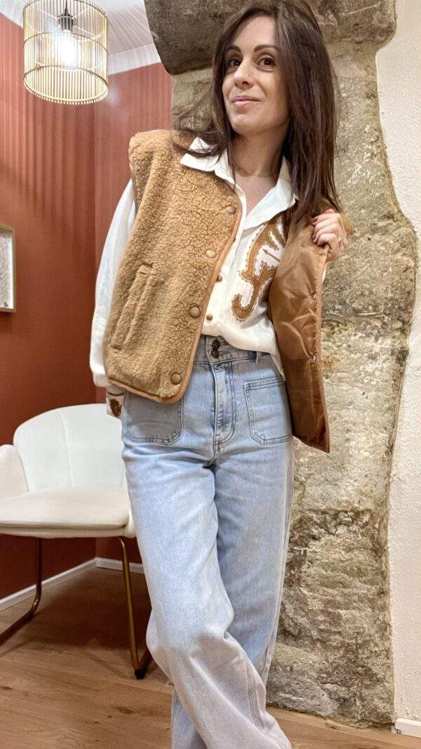 Gilet sans manches en mouton bouclette ALI camel – Image 2