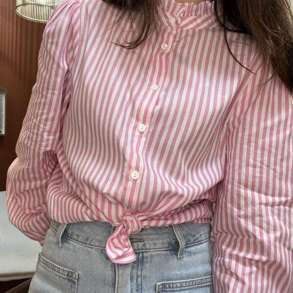 Chemise rayée rose – BLANDINE – Détails chic – Look casual féminin – Image 5