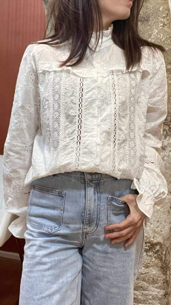Chemise blanche IRIS – Broderie anglaise & détails délicats – Image 4