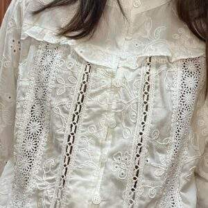 Chemise blanche IRIS – Broderie anglaise & détails délicats