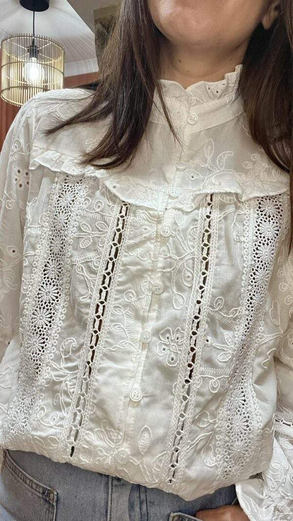 Chemise blanche IRIS – Broderie anglaise & détails délicats