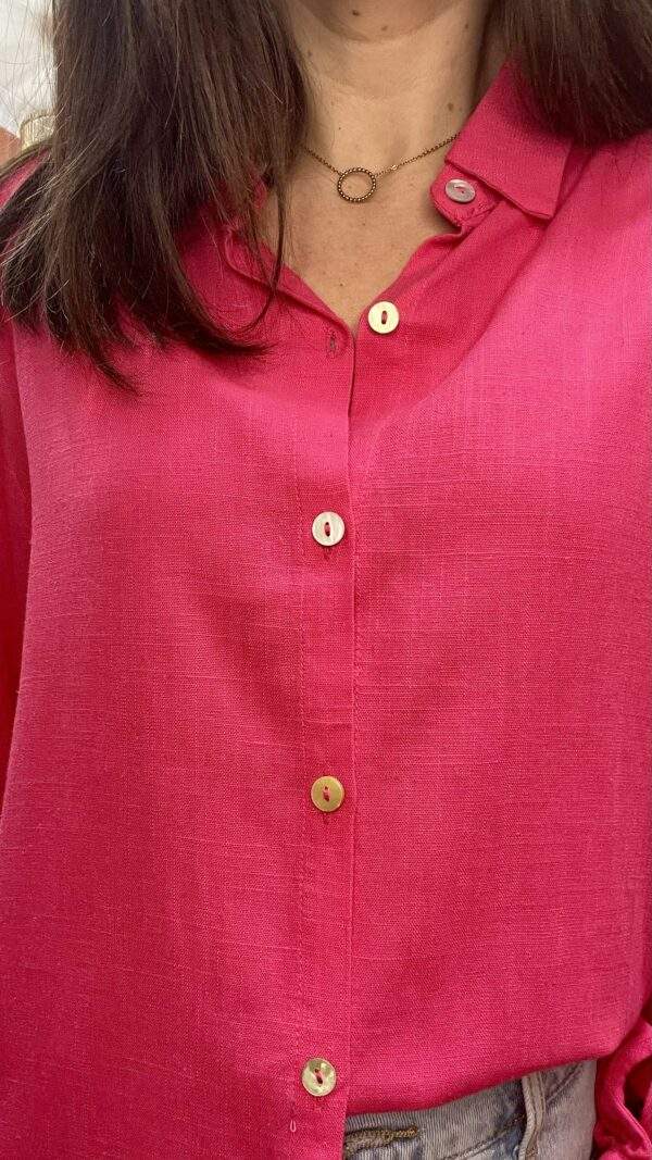 Chemise ajustée en lin – ANA – Fuchsia – Touche de pep’s au naturel – Image 2