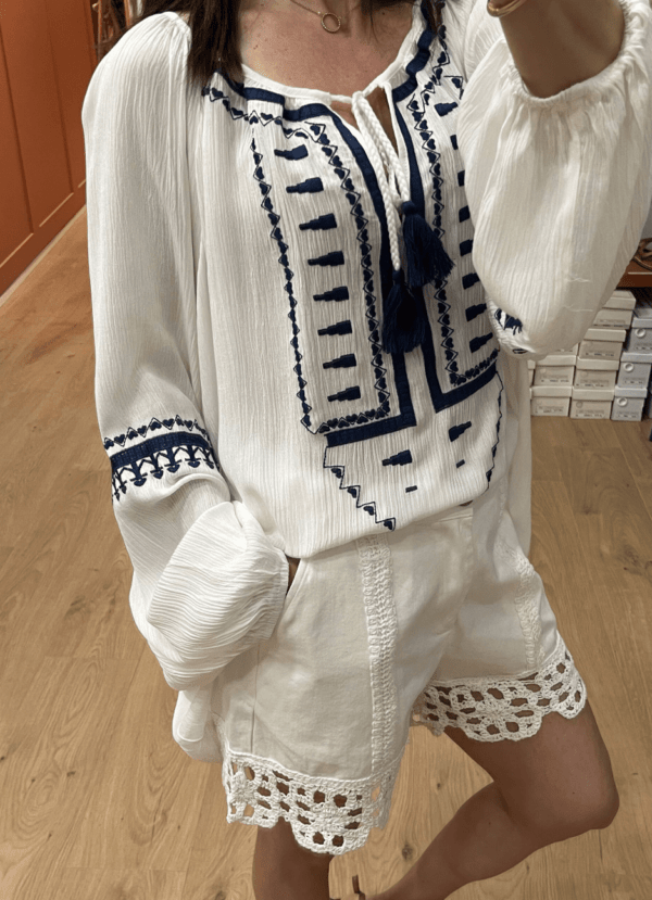 Short MARCO à détail crochet – coupe fluide romantique – idéal pour l’été