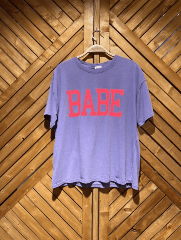T-shirt BABE – Lilas délavé – Coupe oversize – Made for Cool Girls – Image 2