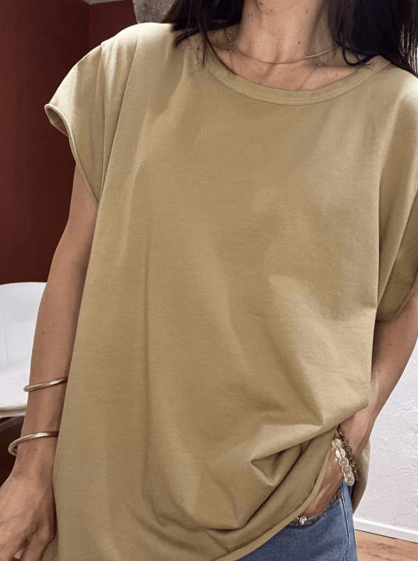 T-shirt HUGO camel – Oversize coton – Taille unique – Made in Italy – Style casual chic