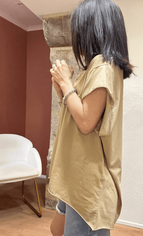 T-shirt HUGO camel – Oversize coton – Taille unique – Made in Italy – Style casual chic – Image 2