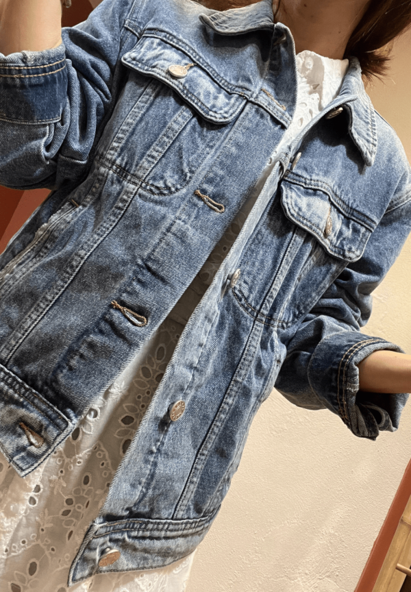 Veste en jean LOUISA – Coupe droite – Denim bleu classique – Image 2
