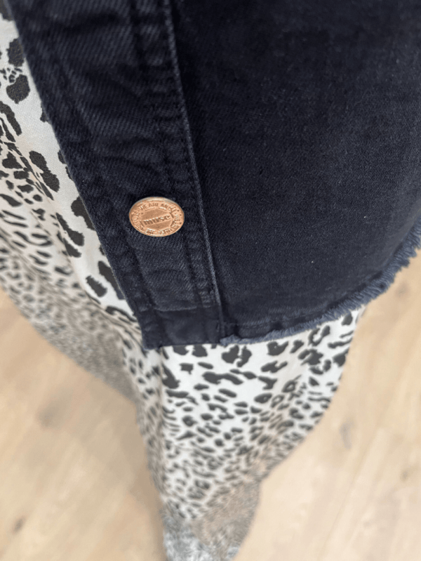 Veste en jean ARPIT Black Stoned Used – coupe courte, coton bio GOTS – MUSE Denim – Image 3