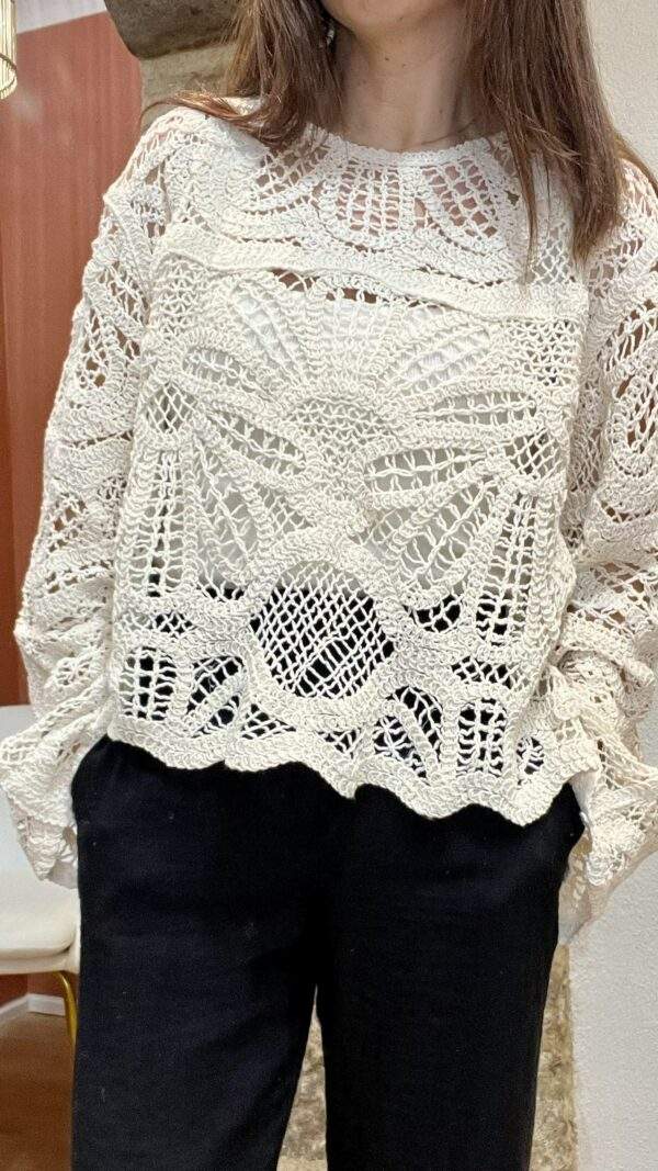 Haut en crochet ALEX – Manches longues évasées – Écru – Image 2