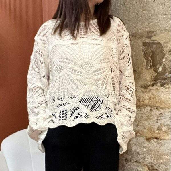Haut en crochet ALEX – Manches longues évasées – Écru – Image 4