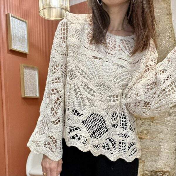 Haut en crochet ALEX – Manches longues évasées – Écru