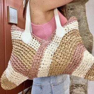 Sac en paille ROSITA – Rose, beige et taupe – Anses en cuir blanc