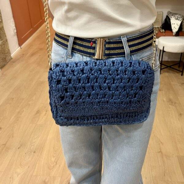 Sac en paille avec chaîne dorée – EDEN – Bleu – Élégance estivale