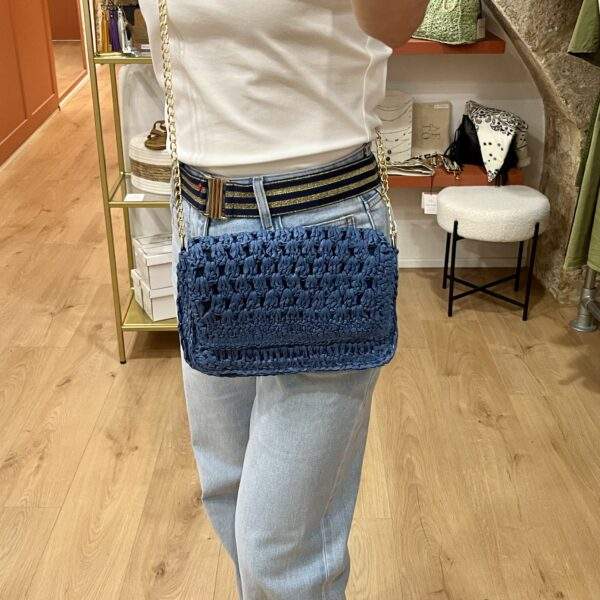 Sac en paille avec chaîne dorée – EDEN – Bleu – Élégance estivale – Image 3