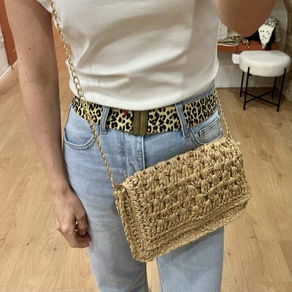 Sac en paille avec chaîne dorée – EDEN – Taupe – Élégance estivale – Image 3