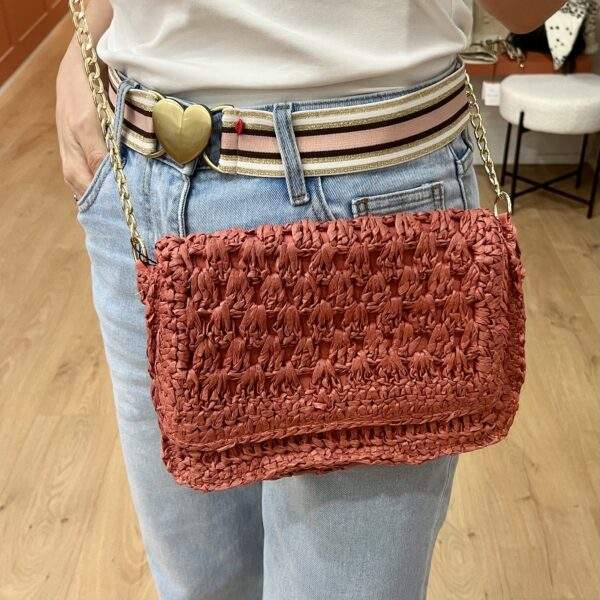 Sac en paille avec chaîne dorée – EDEN – Terracotta – Élégance estivale – Image 2