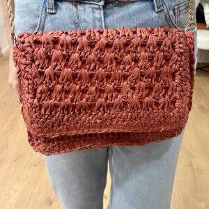 Sac en paille avec chaîne dorée – EDEN – Terracotta – Élégance estivale