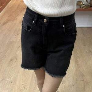 Short en jean JUDY – Black Stoned – Le must-have casual de l’été