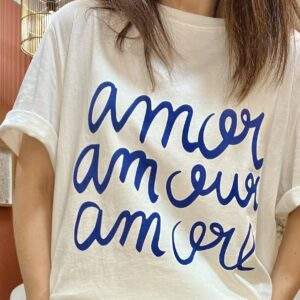 T-shirt AMOR – Message d’amour en style graphique