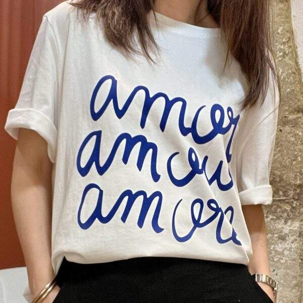 T-shirt AMOR – Message d’amour en style graphique – Image 3
