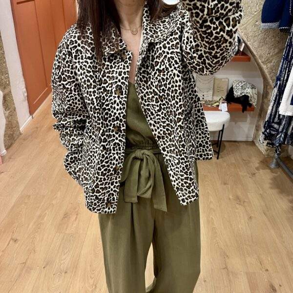 Veste léopard SELENA – L'imprimé sauvage au service de votre style – Image 3