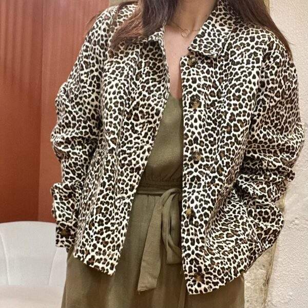 Veste léopard SELENA – L'imprimé sauvage au service de votre style – Image 4