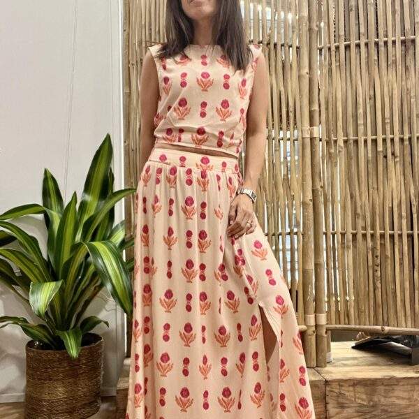 Ensemble LUCY – Haut dos nu & jupe fendue – 100% viscose – Imprimé fleuri fond pêche
