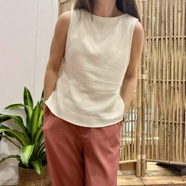 Haut MARYLOU beige – Lin & Coton – Col V – Nœud – Sans manches – Réversible – Image 5