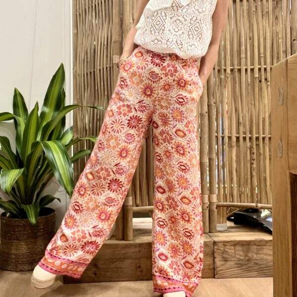Pantalon fluide “Solea” – Imprimé fleuri orangé, rouge et violet – Image 3