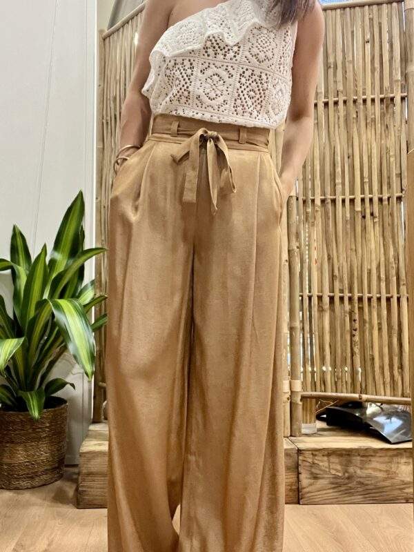 Pantalon flare PALICO Camel – Taille haute, lien à nouer, matière douce – Image 5