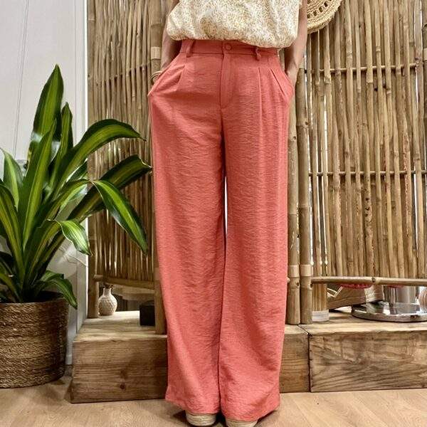 Pantalon NOA Terracotta – Tailleur fluide taille haute, poches avant & passants ceinture – Image 3