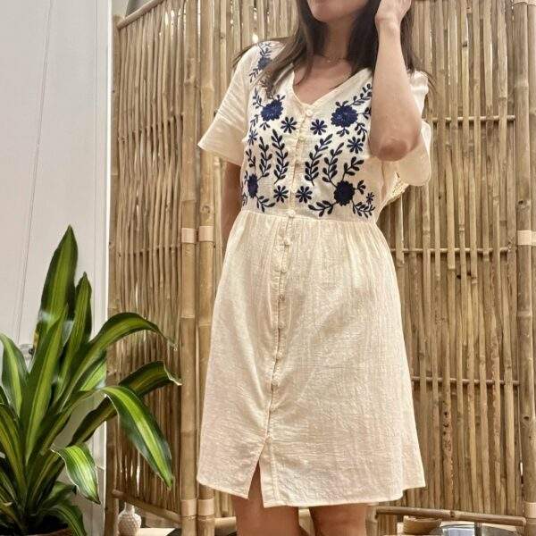 Robe courte en coton brodé PENELOPE – style bohème chic ajustable – Image 3