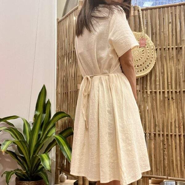 Robe courte en coton brodé PENELOPE – style bohème chic ajustable – Image 4