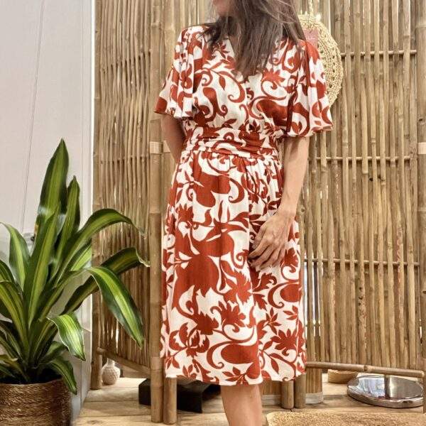 Robe LEA courte imprimée – Col V, manches amples mi-longues, 100% viscose fluide – Image 3