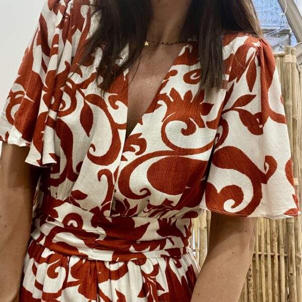 Robe LEA courte imprimée – Col V, manches amples mi-longues, 100% viscose fluide – Image 5