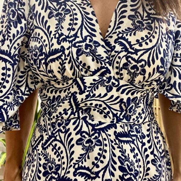 Robe THELMA à Motif Bleu – Féminité et Confort – Image 5