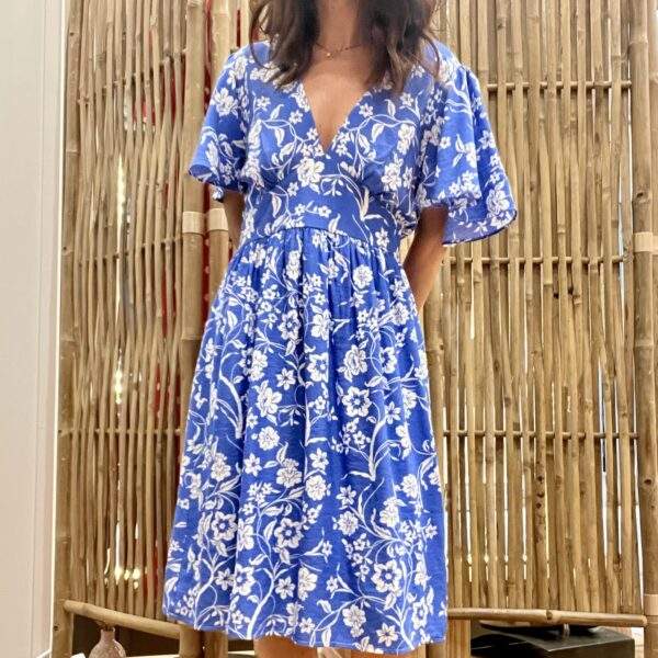 Robe courte CHIARA – Élégance florale & esprit du Sud – Image 5