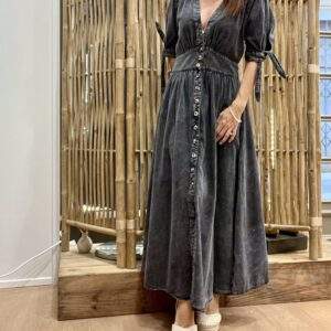 Robe longue GABRIELLE noire – Allure sobre et détails travaillés