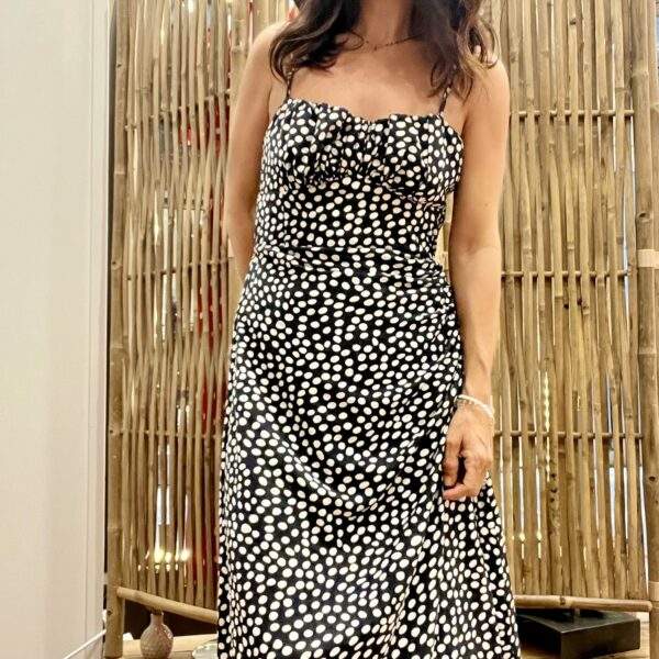 Robe midi noire LUCINDA – Imprimé pois & dos lacé – Image 4