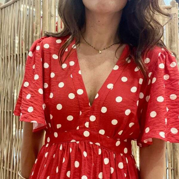 Robe longue rouge à pois SOLYNE – Esprit rétro & féminité affirmée – Image 3